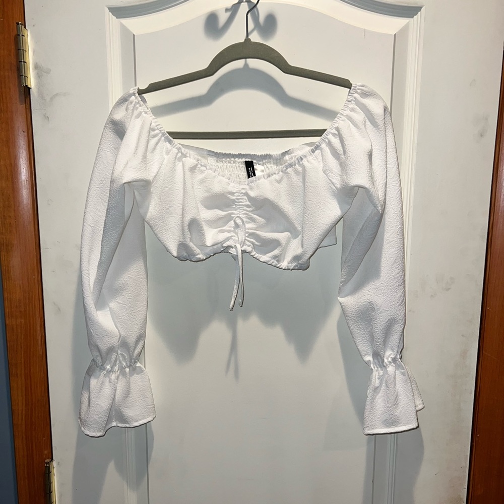 White long sleep crop top